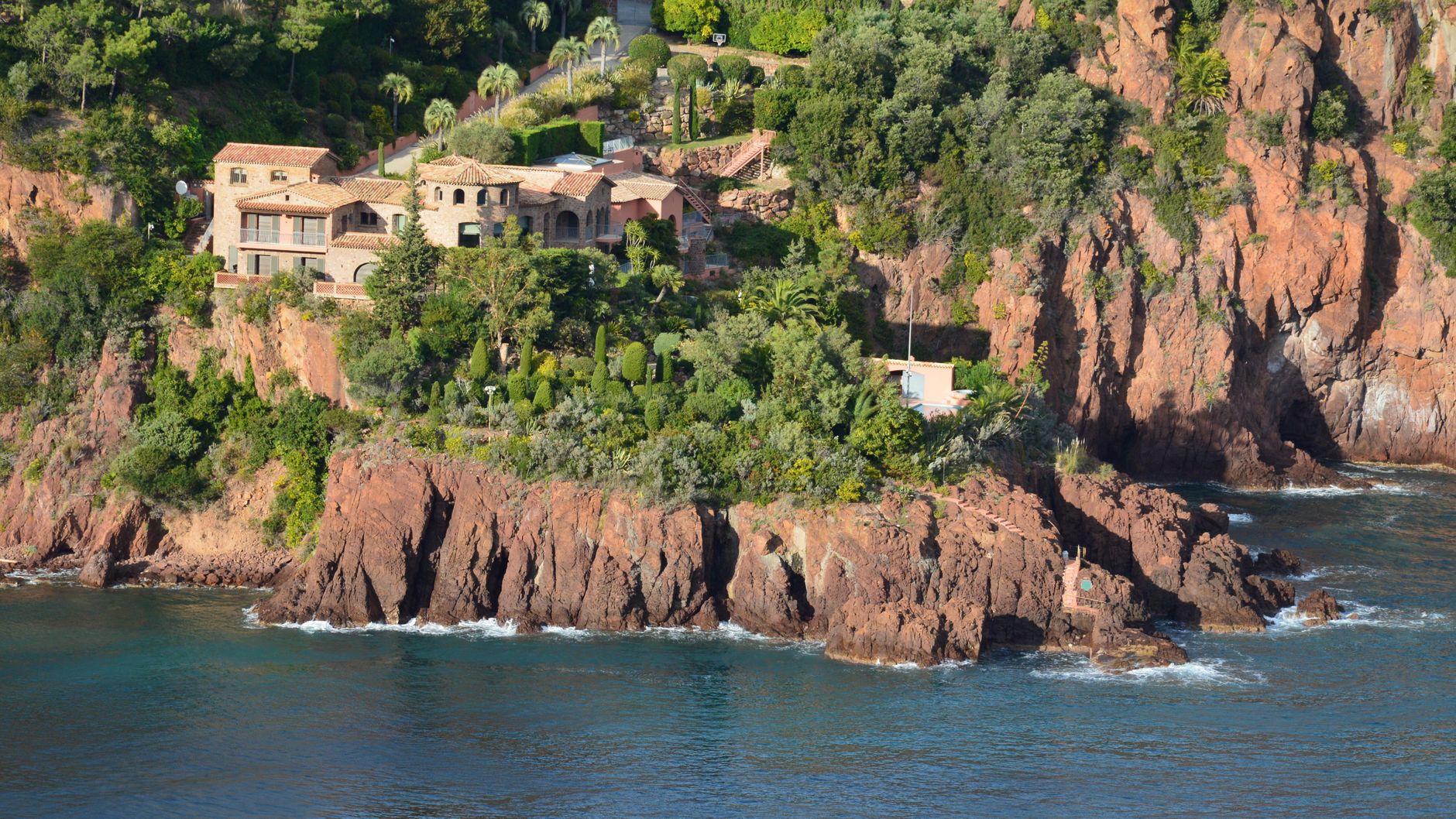 Exclusive cliffside villa in Mediterranean